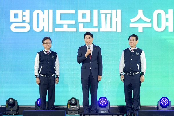 27일 열린 2023 영호남 상생협력 화합 대축전 개막식에서 인사말하는 노관규 순천시장과 이철우 경북도지사  ⓒ순천시