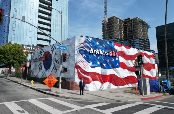 주부권 대표와 형제갈비 식당 전면의 벽화  @사진제공: 형제갈비