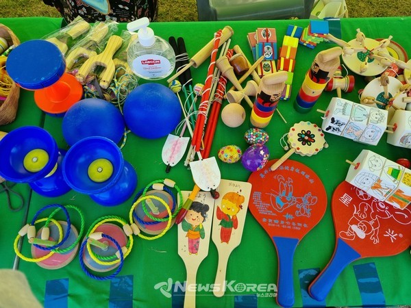 다양한 체험을 위한 용품들이 전시되어 있다. @뉴스코리아 권순철 기자