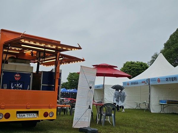 텅 빈 푸드트럭존 @뉴스코리아 김상우 기자