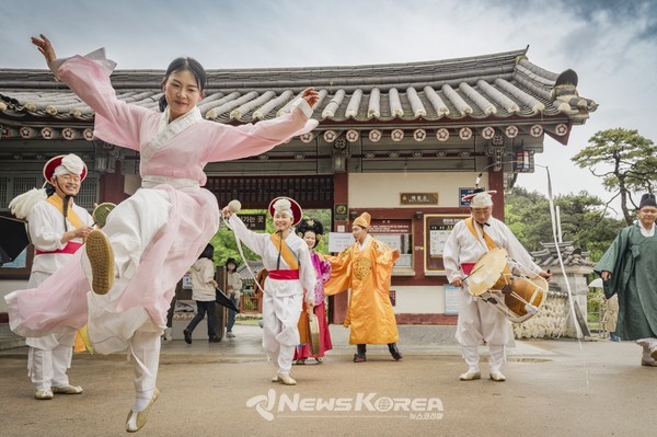 축제기간 선비촌에서 진행된 전통 연희 한마당 @뉴스코리아 최신 기자