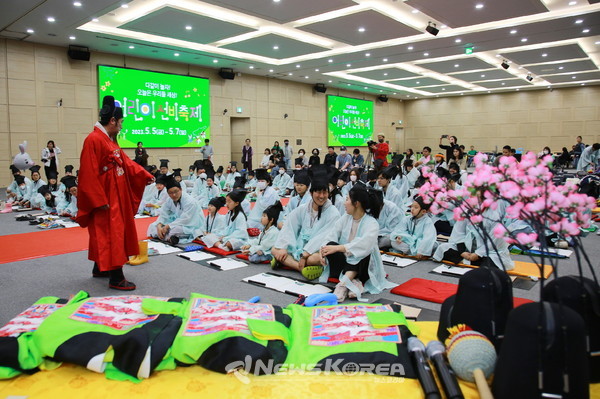 어린이선비축제 과거시험이 진행되고 있다. @뉴스코리아 최신 기자