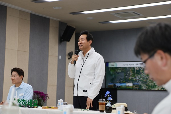 정원박람회 브리핑에서 인사말씀하는 오세훈 서울시장  @순천시