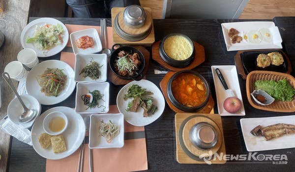 기본 한정식 @뉴스코리아 김희수 기자