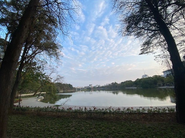 호안끼엠 호수 풍경 @뉴스코리아 이웅연특파원 