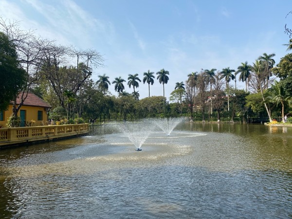 호치민 주석 집무실앞 작은 호수정원 @뉴스코리아 이웅연특파원 