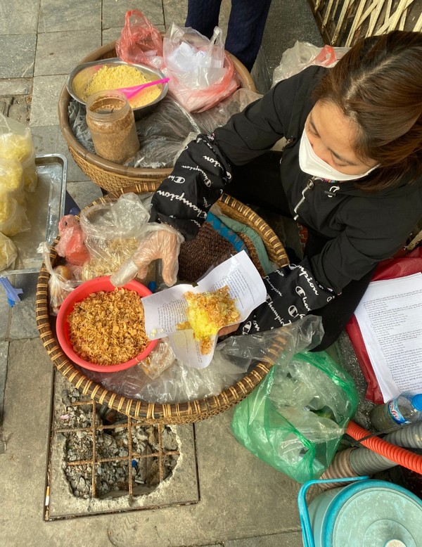 길거리 음식중 하나이 찹쌀밥 @뉴스코리아 이웅연특파원 