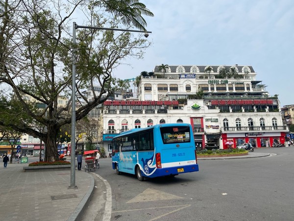 미딩 버스 터미널과 미딩 신도시 가는 시내버스 정류장 @뉴스코리아 이웅연특파원 