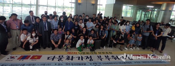 세기총은 지난 6월 11일부터 14일까지 3박 4일간 제주도에서 다문화가정 초청 부부워크숍을 개최했다. 제주도로 가기 위해 김포국제공항에 모인 참석자들. @세기총