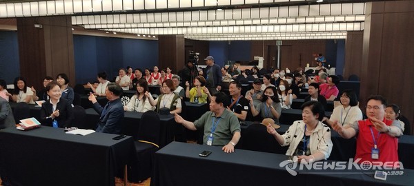 세기총은 지난 6월 11일부터 14일까지 3박 4일간 제주도에서 다문화가정 초청 부부워크숍을 개최했다. 제주 오리엔탈호텔에서 진행한 워크숍 모습. @세기총