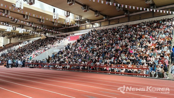객석을 가득 메운 관객들 @뉴스코리아 안정현 특파원