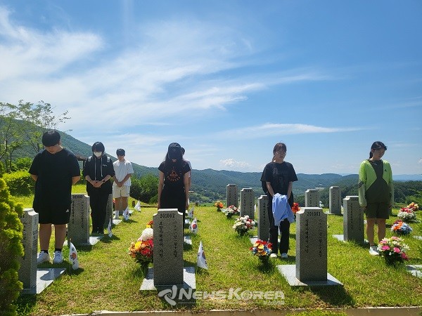 2023 경북볼런투어를 통해 이색적인 봉사활동을 진행하고 있는 온시디움봉사단  @영천시자원봉사센터