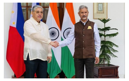 양자 회의. Enrique Manalo 외무장관(왼쪽)과 S. Jaishankar 인도 외무장관@사진제공 필리핀 외교부