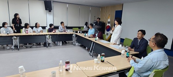 지난 29일 팔라팟 라차폰 부총장 등 태국 콘켄 대학 관계자들이 행복진흥원을 찾아 협력방안을 위한 간담회를 가졌다 @대구시