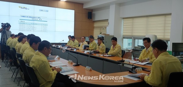 화순군은 여름철 집중호우 대비 상황판단회의를 열어 여름철 인명 재산 피해를 최소화하기 위한 분야별 대책을 점검했다. @화순군