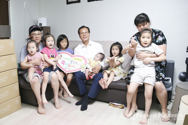 조병옥 음성군수, 인구의 날 기념 다자녀 가정 방문 격려 @음성군