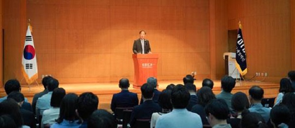 코이카 제14대 이사장 취임식에서 선도적 개발협력기관으로 코이카의 도약을 이끌어 내겠다는 포부를 밝히고 있는 장원삼 이사장 @코이카