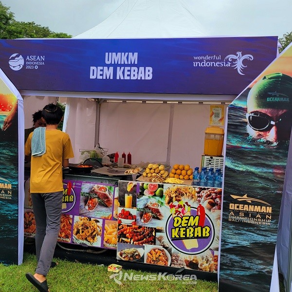 간식을 판매하거나 지역 농산물을 판매하는 공식 부스 @뉴스코리아 허승규 특파원