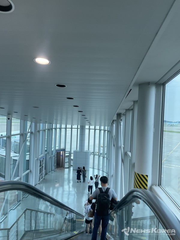 비행기 연결통로 @이채리 본인 제공