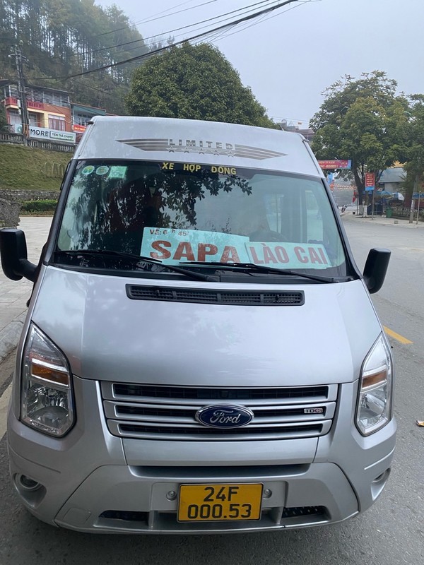 사파가는 미니밴 차량 @뉴스코리아 이웅연특파원 