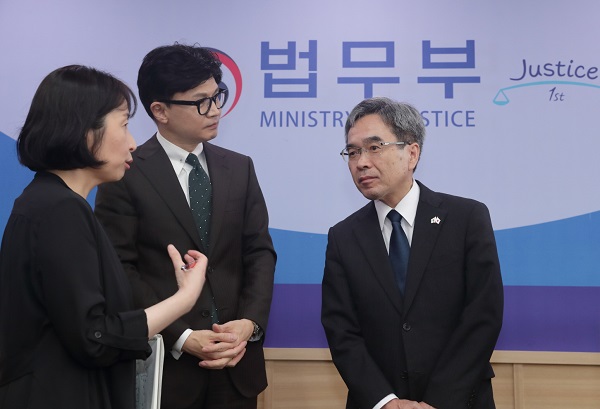 이번 회담을 통해 한일 양국이 직면한 공통의 도전과 위기에 대해 서로의 관점을 이해하고, 상호 협력을 통한 해결 인식에 공감하였다  @법무부