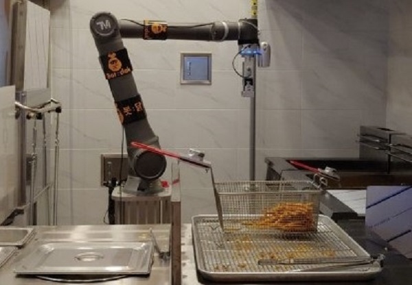튀김로봇 '봇닭' @뉴스코리아
