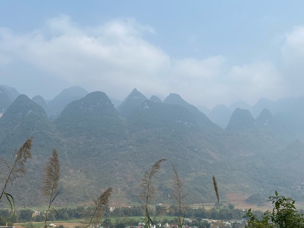 하장의 먼진 산 풍경 @뉴스코리아 이웅연 특파원 