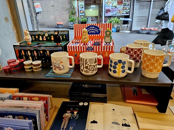 로컬스티치 회현에 대한 설명과 독립 서적, 굿즈들이 진열되어 있던 '웰컴센터' @뉴스코리아 허승규 기자