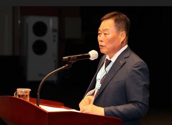 수의계약 10% 중 일부 선거자금 이용 의혹을 받고 있는 김산 무안군 군수  @무안군