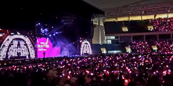 관계자 추산 3만5천명 이상이 몰린 "BORN PINK:WORLD TOUR HANOI" 공연  @뉴스코리아 허승규 특파원