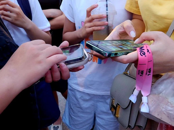 VIP입장권은 한 장에 1천1백만동(약 60만원)이었고, 기자 역시 암표상을 통해 입장권을 구입할 수 밖에 없었  @뉴스코리아 허승규 특파원