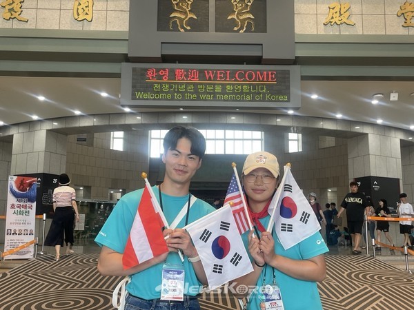 왼쪽부터 김다빈, 이태미 동포대학생 참가자 @뉴스코리아 최신 기자