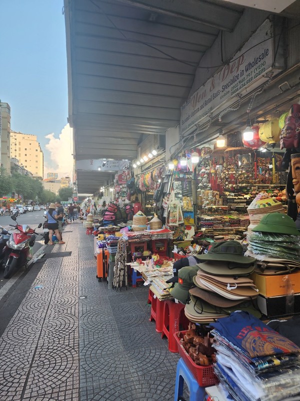 벤탄시장 후문쪽 상인들 @뉴스코리아 이웅연 특파원 