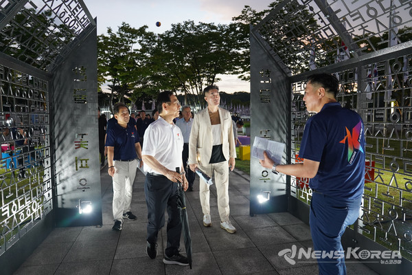 천안시가 지난 7일 ‘2023 천안 K-컬처 박람회’ 개최를 앞두고 관람객 안전사고 예방과 대응을 위해 박람회장 현장점검을 진행하고 있다.@천안시 제공