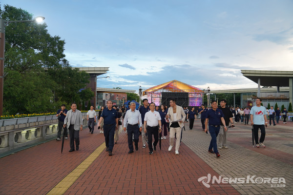 천안시가 지난 7일 ‘2023 천안 K-컬처 박람회’ 개최를 앞두고 관람객 안전사고 예방과 대응을 위해 박람회장 현장점검을 진행하고 있다. @천안시 제공