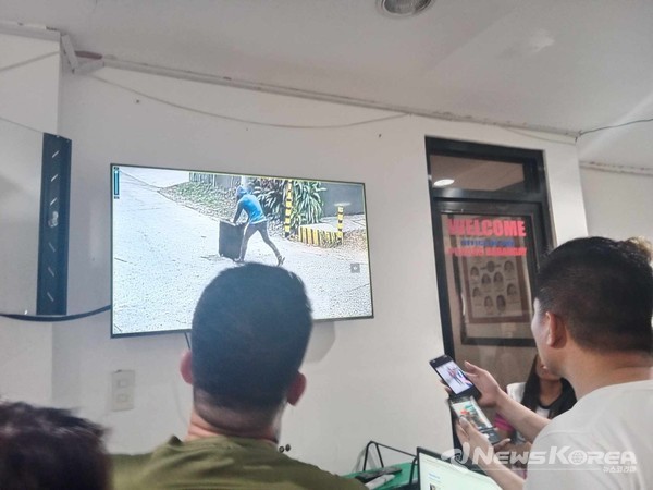 CCTV에 찍힌 대형 여행가방에 아이를 넣어 납치하는 범인의 모습 @독자 제공