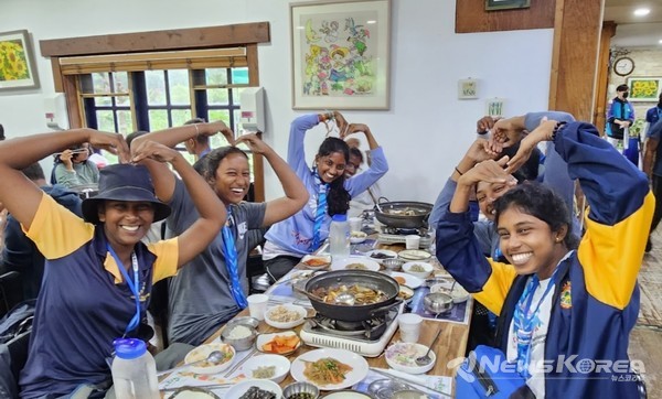 한식체험중인 잼버리 대원들 @천안시