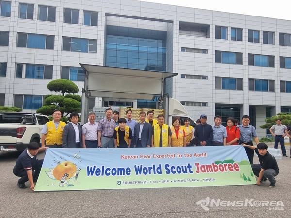 잼버리 대원을 위해 배, 생수를 제공한 성환읍 주민자치회 @천안시