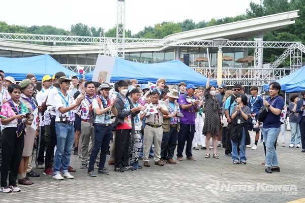 한자리에 모인 천안시 수용 잼버리 대원들 @뉴스코리아 최신 기자