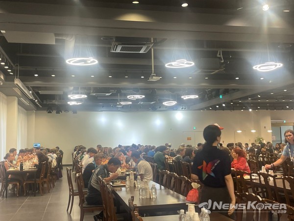 점심식사중인 잼버리 대원들 @뉴스코리아 최신 기자