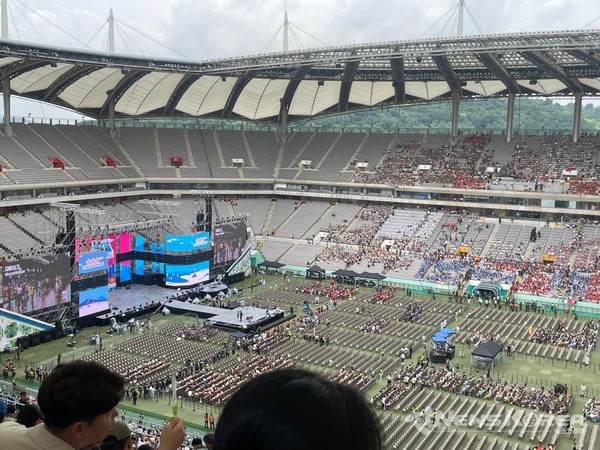 무대에서는 테크니컬 리허설이 진행중이다. @뉴스코리아 최신 기자