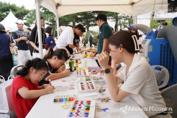 자녀를 동반한 관람객들을 위한 체험부스 @천안시