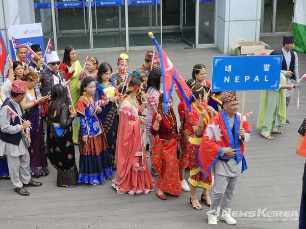 천안 외국인 축제 네팔 참가팀 @뉴스코리아 최신 기자