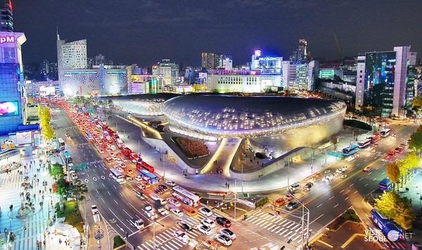 디자인 서울의 상징물 DDP 야경 ⓒ서울디자인재단