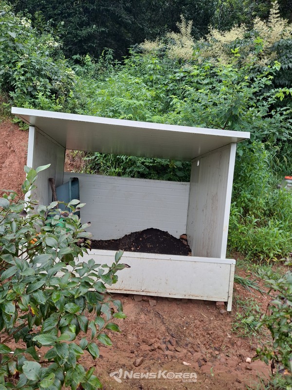 반려견 분뇨를 발효시키는 장소로, 이를 통해 만들어진 거름이 블루베리 재배에 쓰인다 @제보자 제공