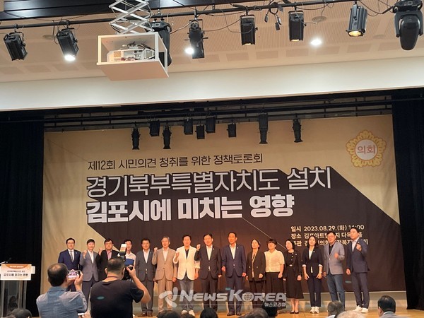 오강현 부의원과 내빈 참석자들 @뉴스코리아 박지혜 기자