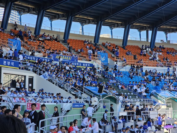 연새대학교 응원석 @뉴스코리아 최신 기자