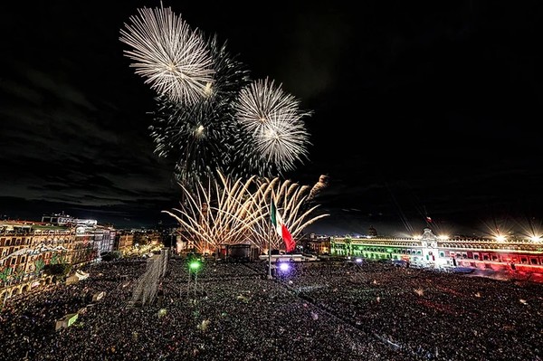 멕시코 독립기념일을 맞아 불꽃놀이가 열리고 있다., @뉴스코리아 고준영 특파원
