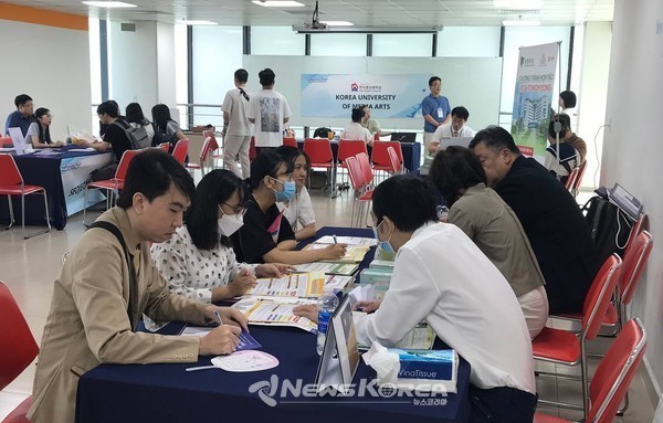 호치민시한국교육원은 9월 16~17일 이틀간 호치민시 재정경제대학교에서 ‘2023년 호치민시 한국 유학박람회’를 개최했다 @호치민시한국교육원 제공