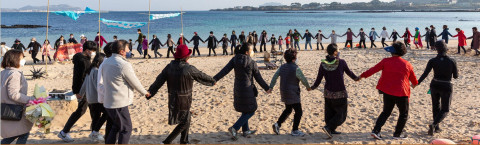 이끼바위쿠르르 카셀 도큐멘타 15 작품 스틸컷(© 이끼바위쿠르르)